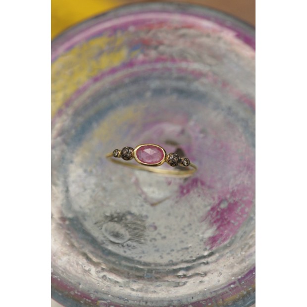 5 Octobre žiedas su rožiniu safyru ir deimantais  5 Octobre žiedas su rožiniu safyru ir deimantais